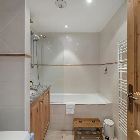 Confortable 6 Pers. Proche Des Pistes Avec Balcon Et Parking - Fr-1-640-11 Apartment *